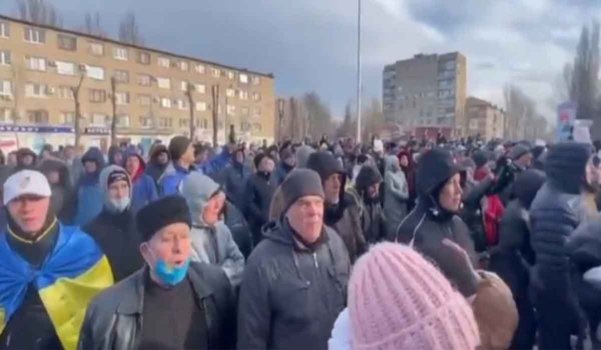 Primarul din Melitopol a fost rapit si tarat afara de soldatii rusi. Mii de ucraineni cer eliberarea lui. Ministerul ucrainean de Externe cere ajutor