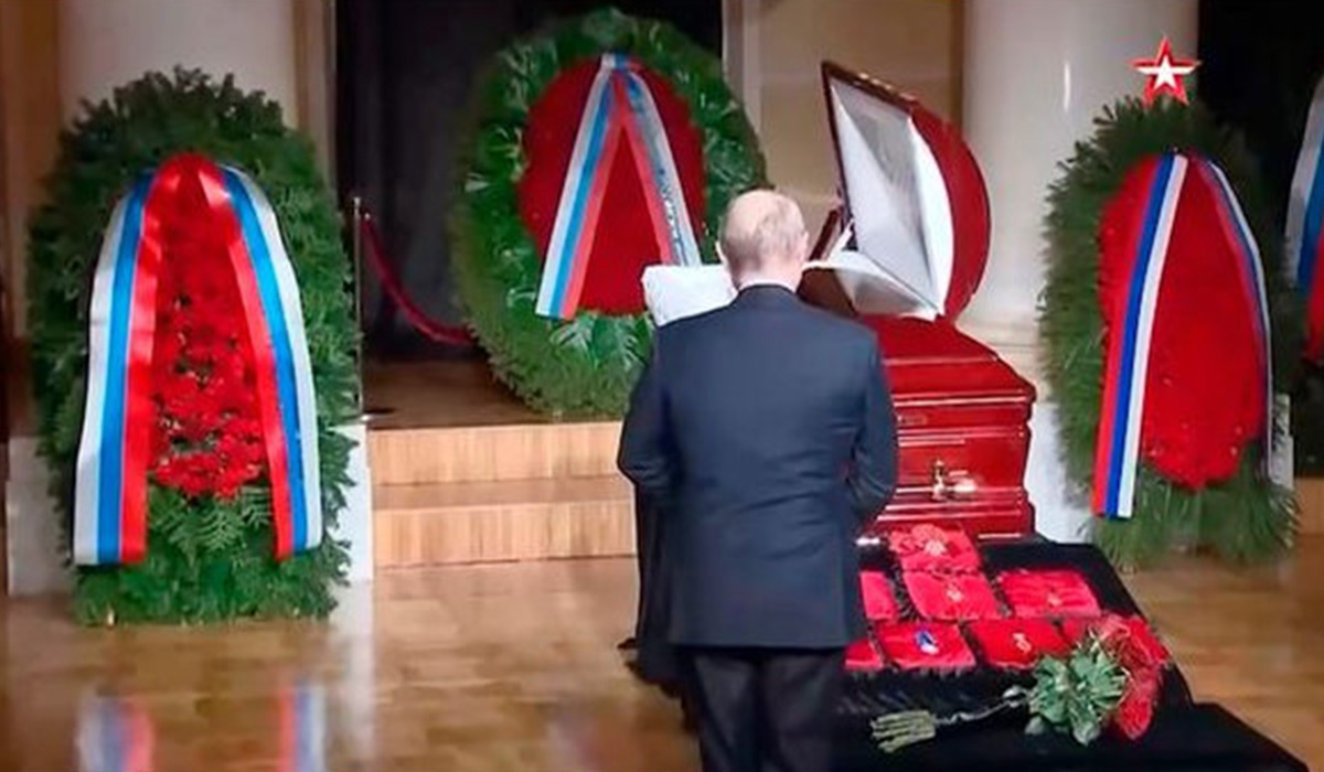 Vladimir Putin, cu ”valiza nucleara” la inmormantarea lui Jirinovski? Cum arata in interior