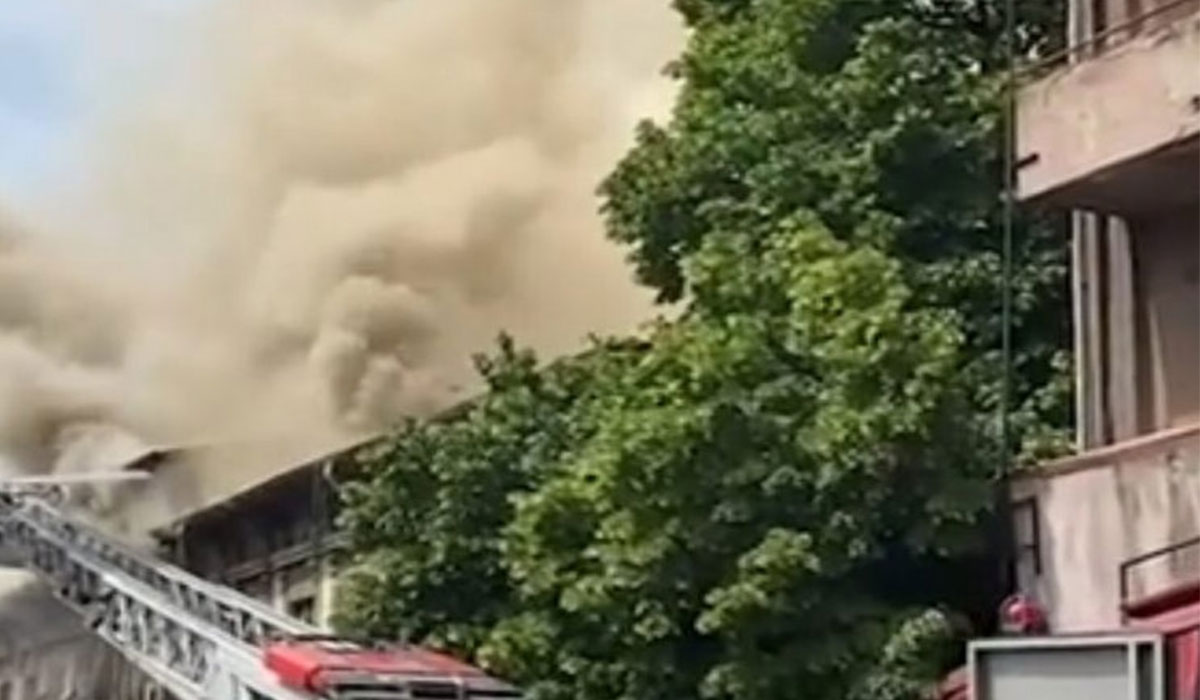Incendiu puternic in Capitala. Pompierii intervin cu 15 autospeciale