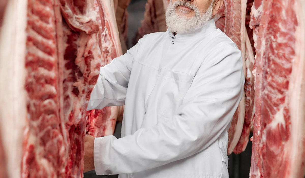 Un macelar roman face dezvaluiri incredibile inainte de sarbatori: „Cand vedem cancer in carnea de porc, nu se arunca!”