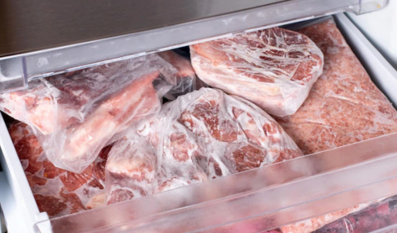Cum se dezgheata corect carnea de la congelator