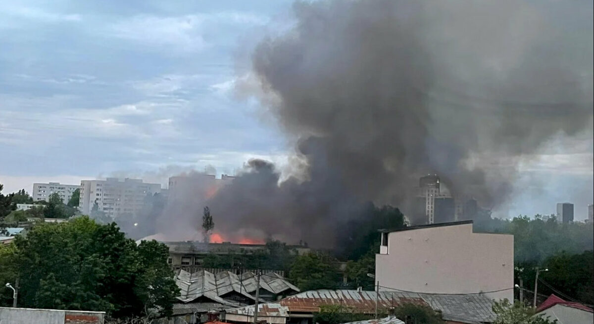 Incendiu puternic in Capitala. Se aud explozii
