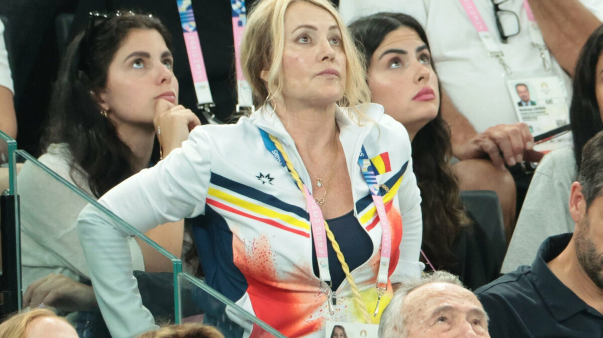 Nadia Comaneci nu a mai suportat si s-a dus la sefa arbitrelor pentru a cere explicatii in legatura cu nota oferita Sabrinei Voinea in finala de la sol.