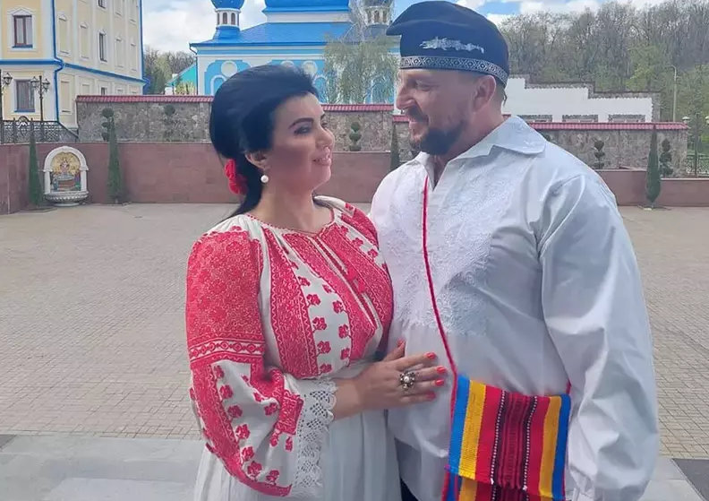Au aparut primele imagini de la cununia Adrianei Bahmuteanu. Vedeta s-a maritat pentru a sasea oara. Conditia pusa de soacra mare