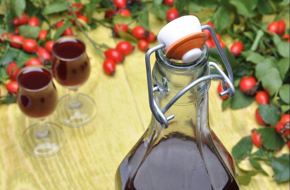 Reteta de vin de macese. Cum se prepara bautura vitaminizanta