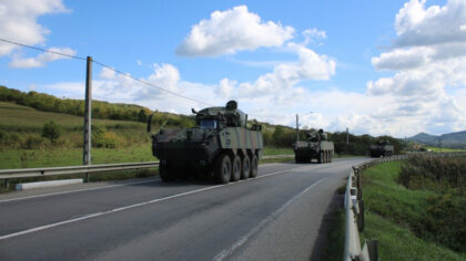 Convoaie militare, formate din vehicule...