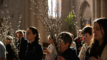 Ajunul Floriilor 2026 pentru crestinii...